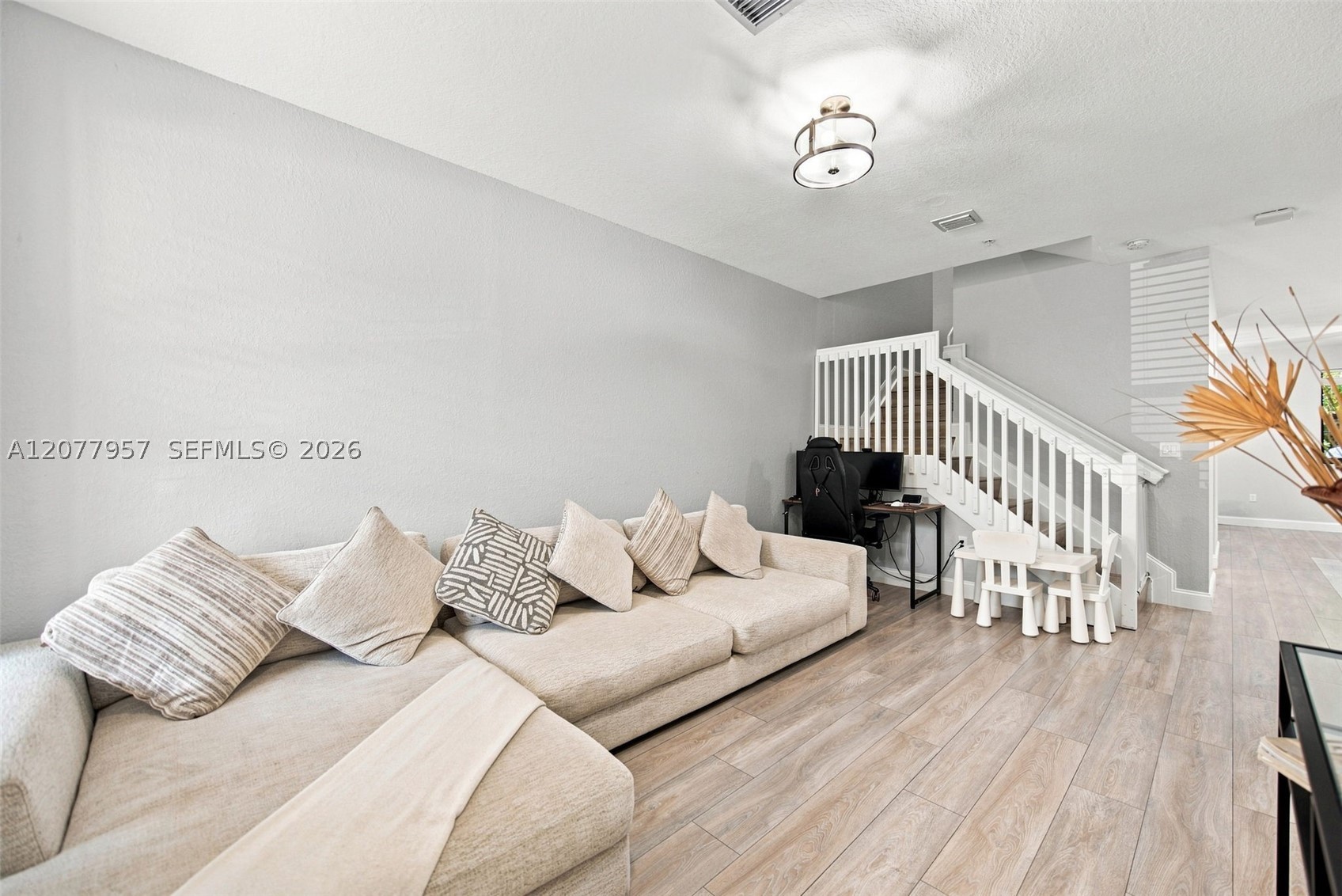 156 Sw 185th Way Property Photo 3