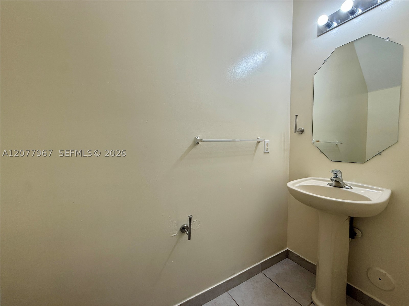 8219 Sw 27th St 102 Property Photo 6