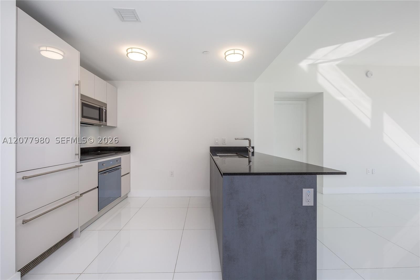 1010 Brickell Ave 1402 Property Photo 2