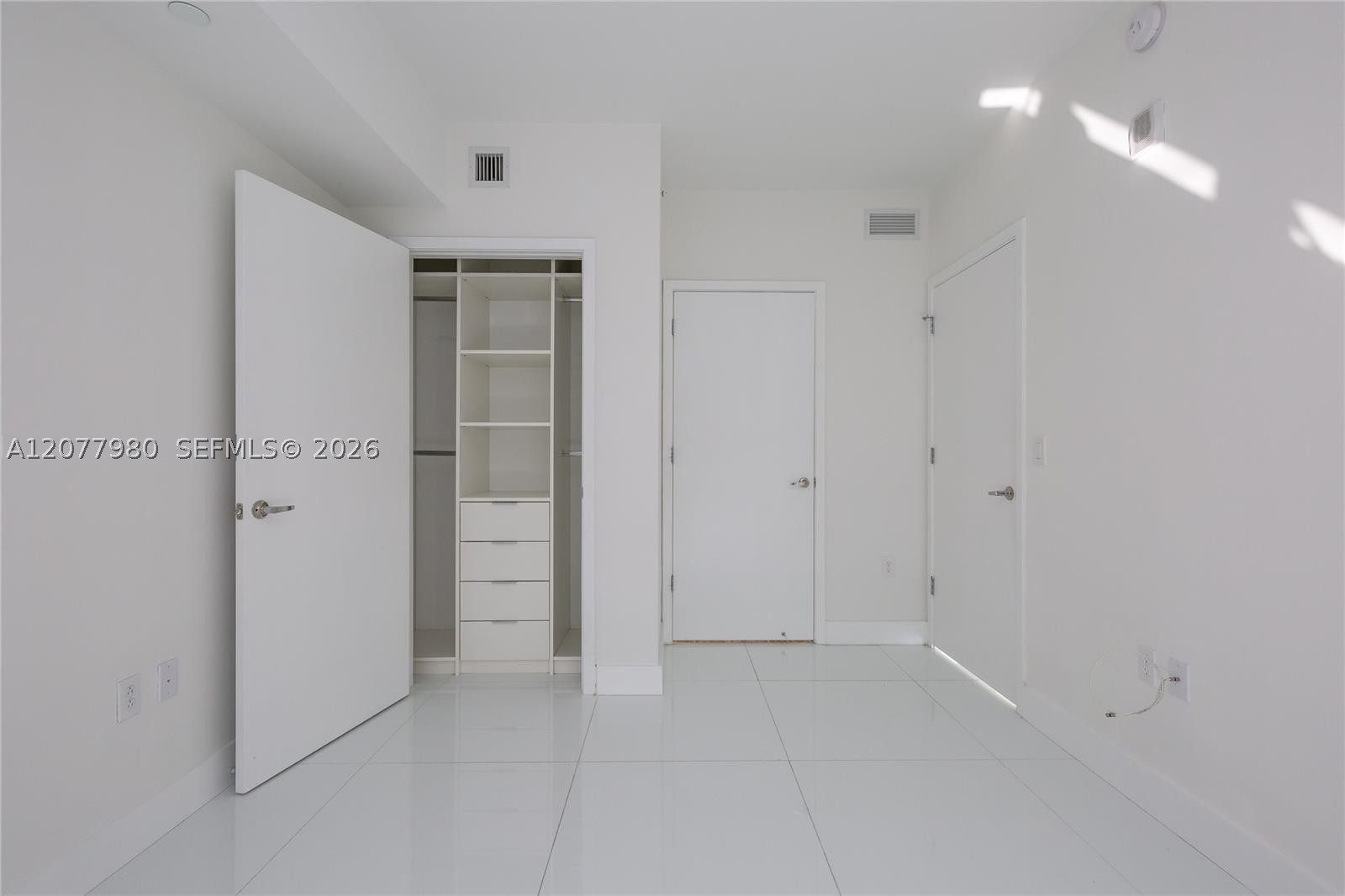 1010 Brickell Ave 1402 Property Photo 4