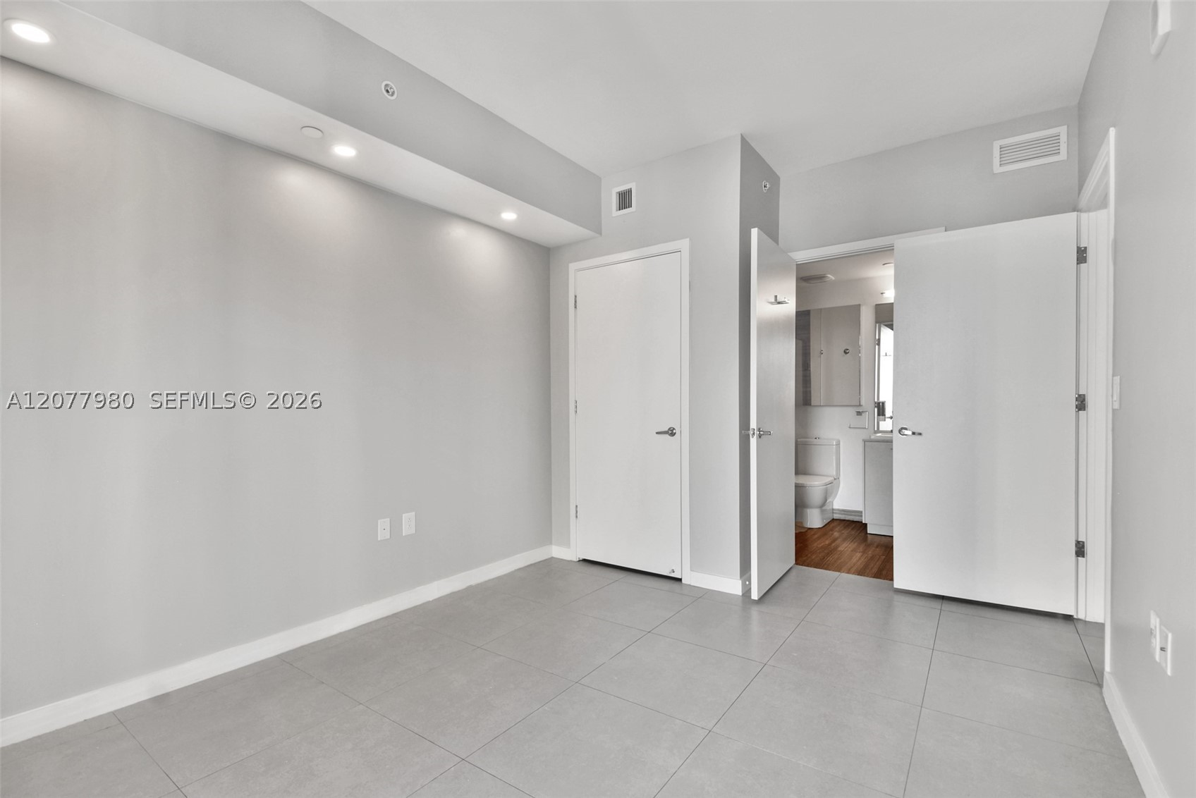 1010 Brickell Ave 1402 Property Photo 6