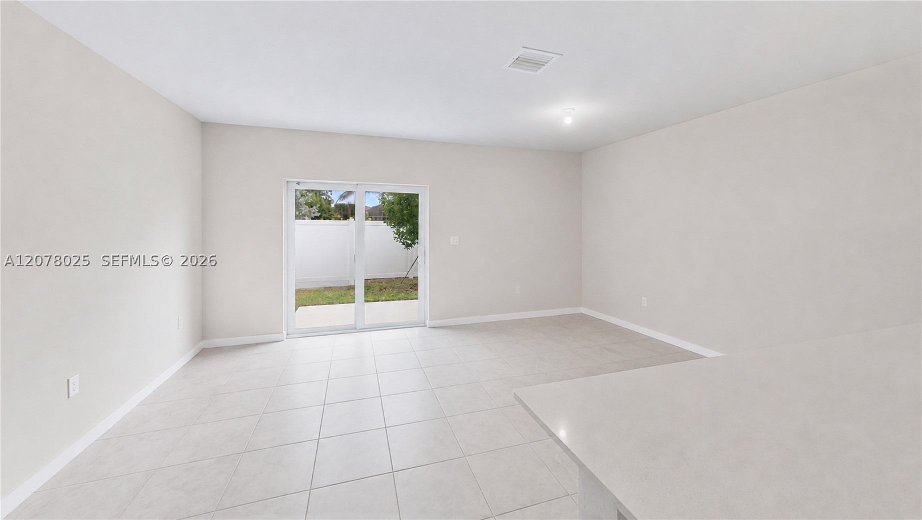 389 Nw 10th Ct Property Photo 5