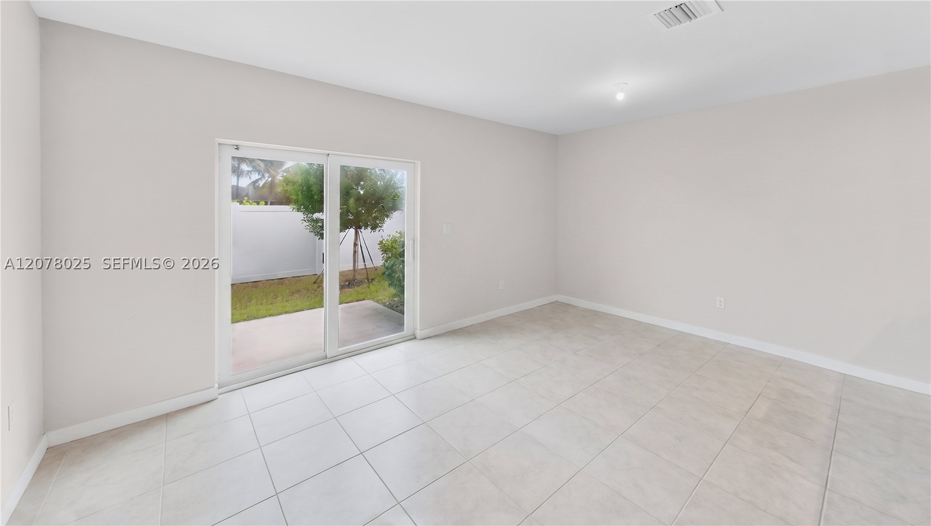389 Nw 10th Ct Property Photo 9