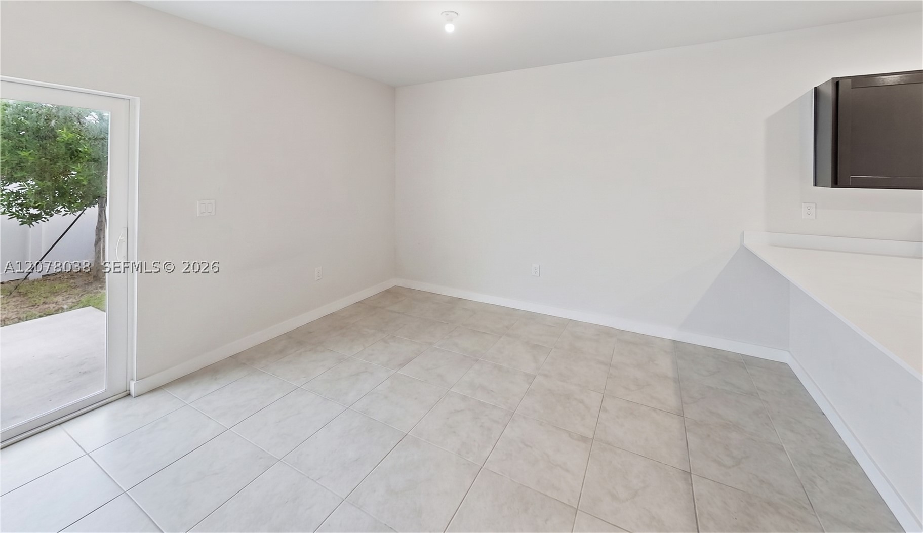 389 Nw 10th Ct Property Photo 4