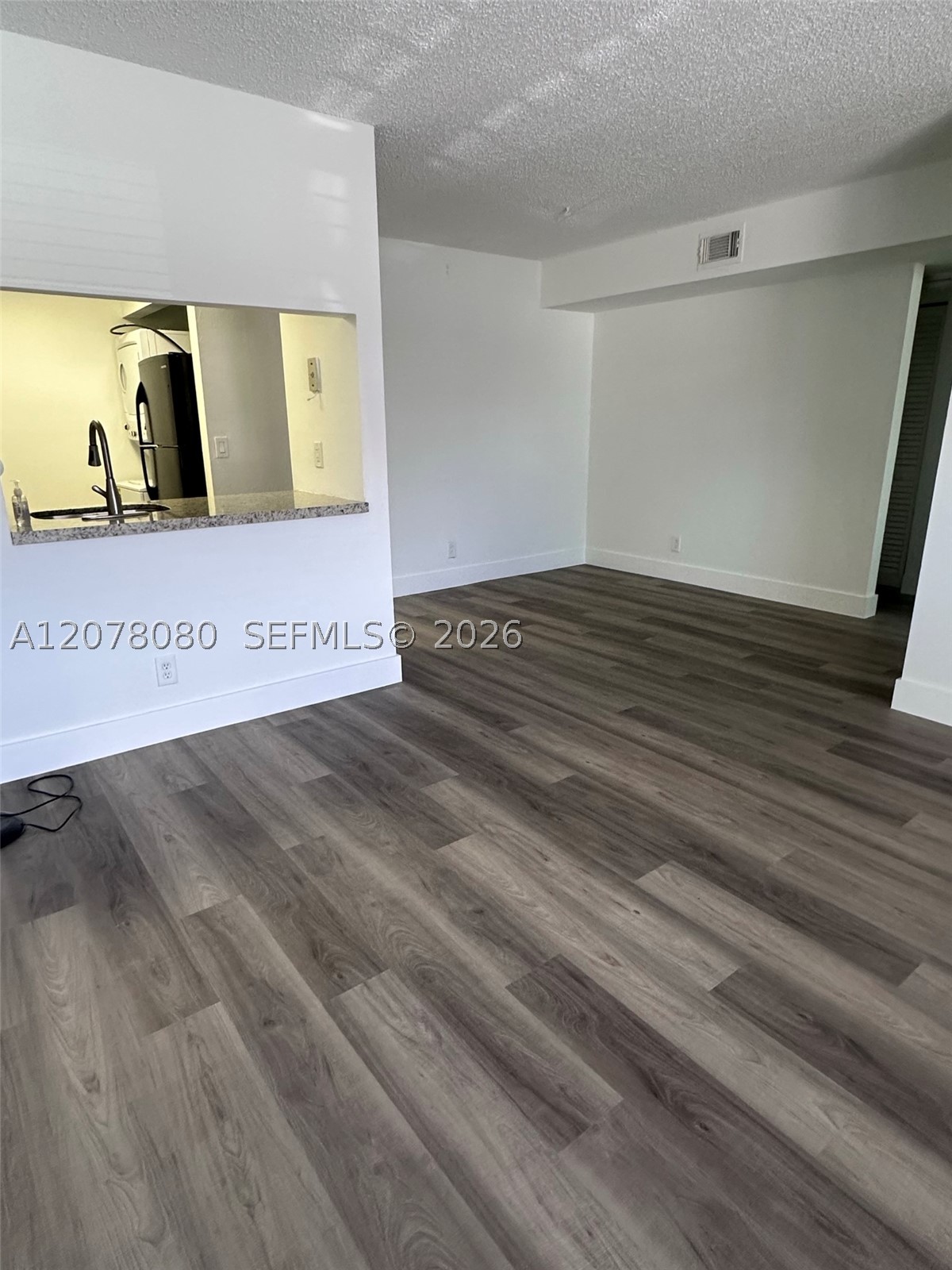 10049 Winding Lake Rd 103 Property Photo 2