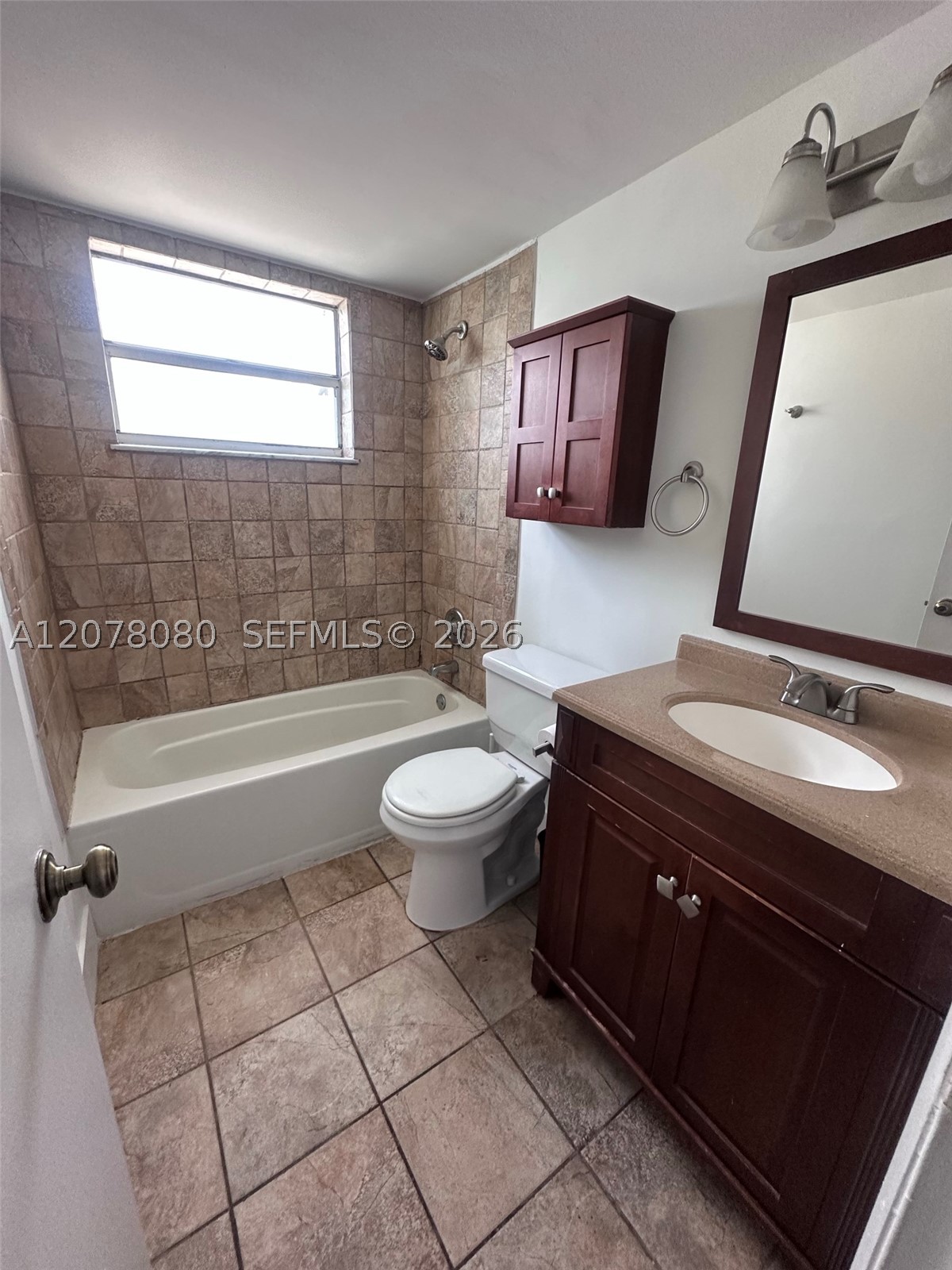 10049 Winding Lake Rd 103 Property Photo 8