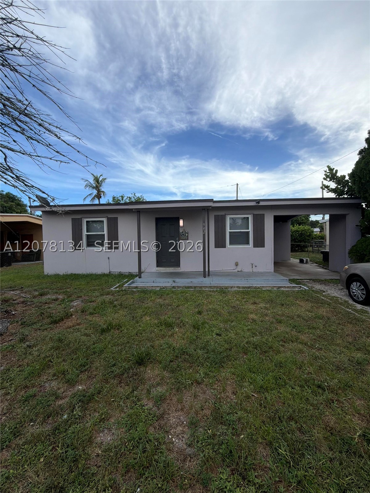 942 NW 11th Ct Property Photo 1