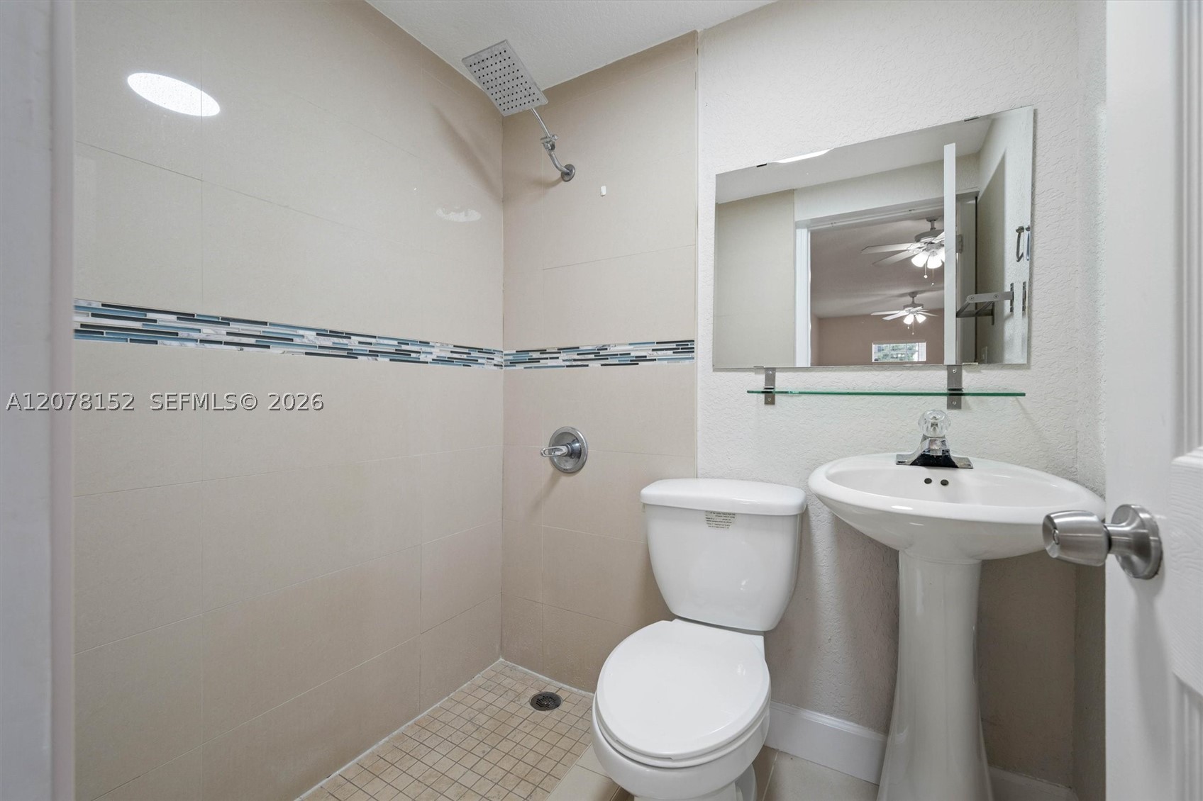 292 E 55th St Property Photo 23