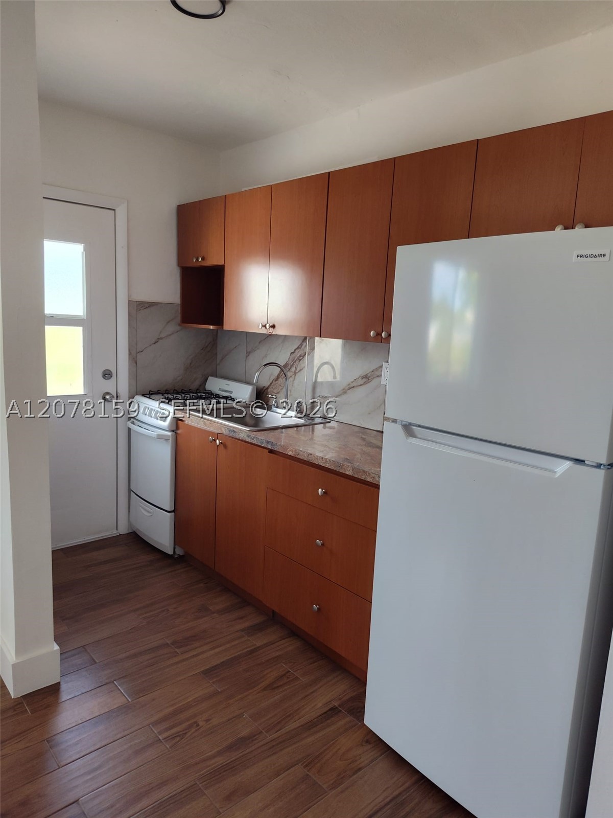 655 Eldron Dr 26 Property Photo 8
