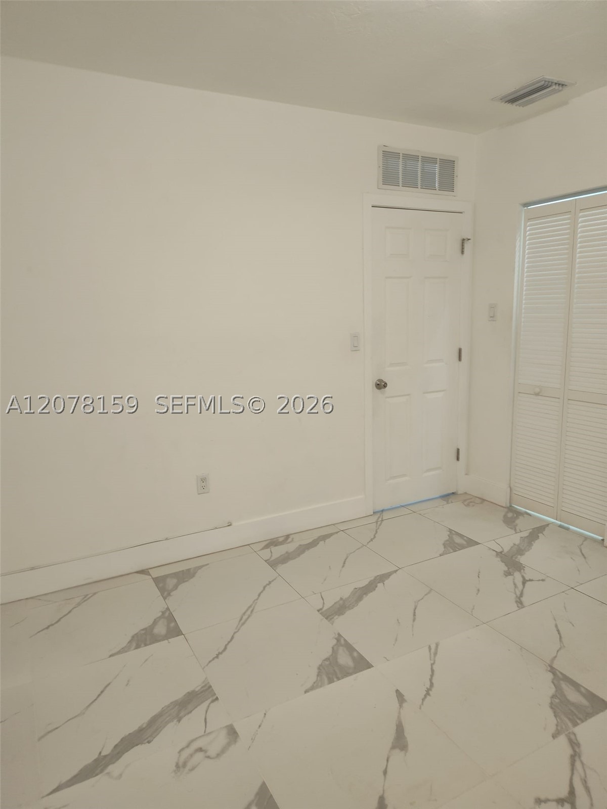 655 Eldron Dr 26 Property Photo 9