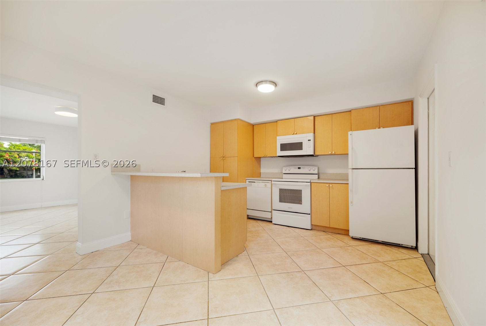2332 Sw 26th Ln Property Photo 6