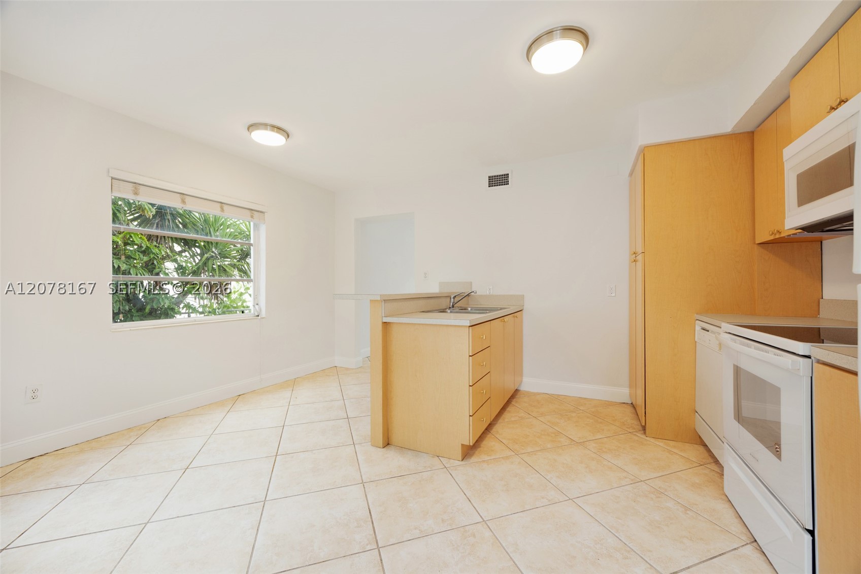 2332 Sw 26th Ln Property Photo 9
