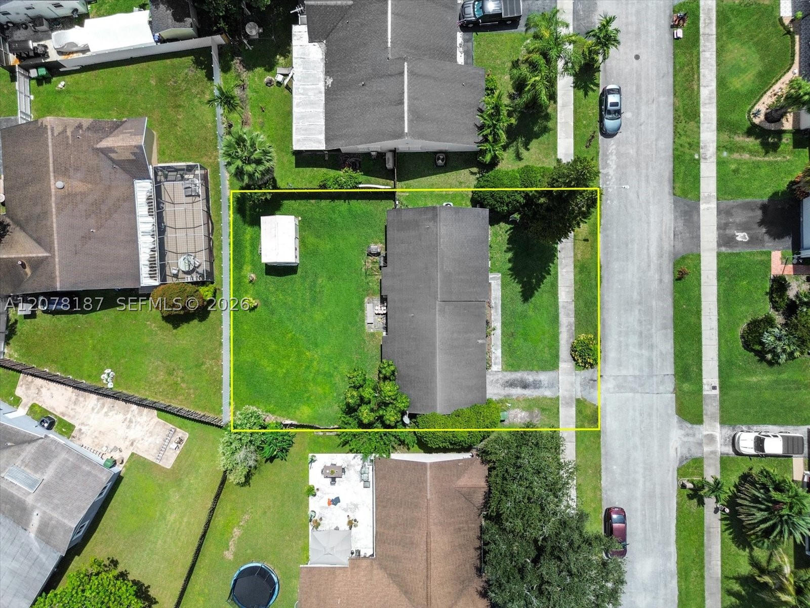 939 S Bluebird Ln Property Photo 3