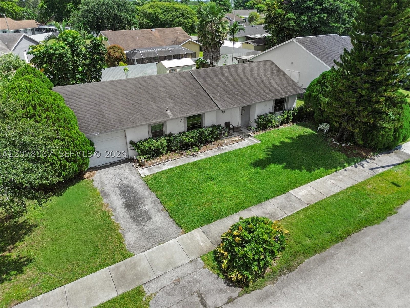 939 S Bluebird Ln Property Photo 8