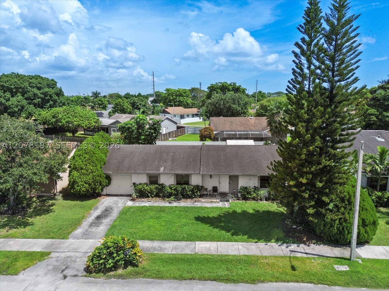 939 S Bluebird Ln Property Photo 11