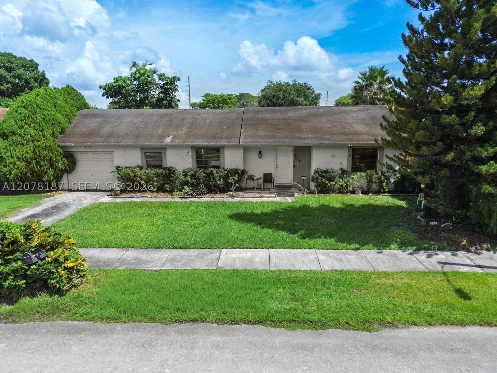939 S Bluebird Ln Property Photo 12
