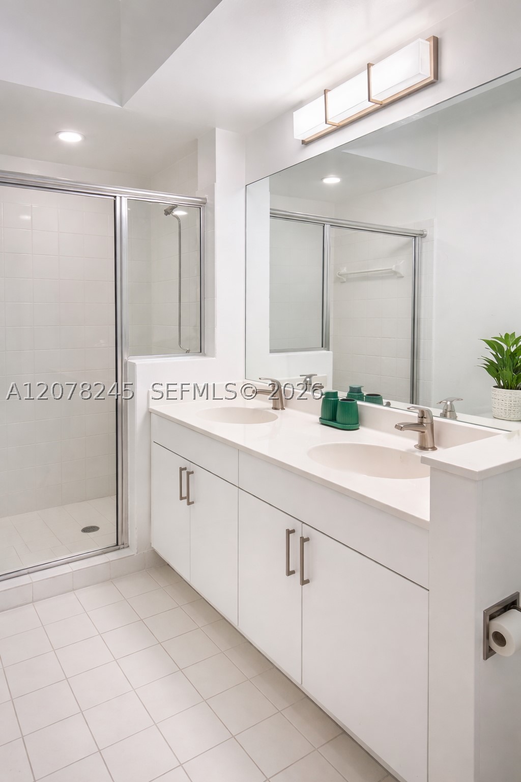 17125 N Bay Rd 3105 Property Photo 17