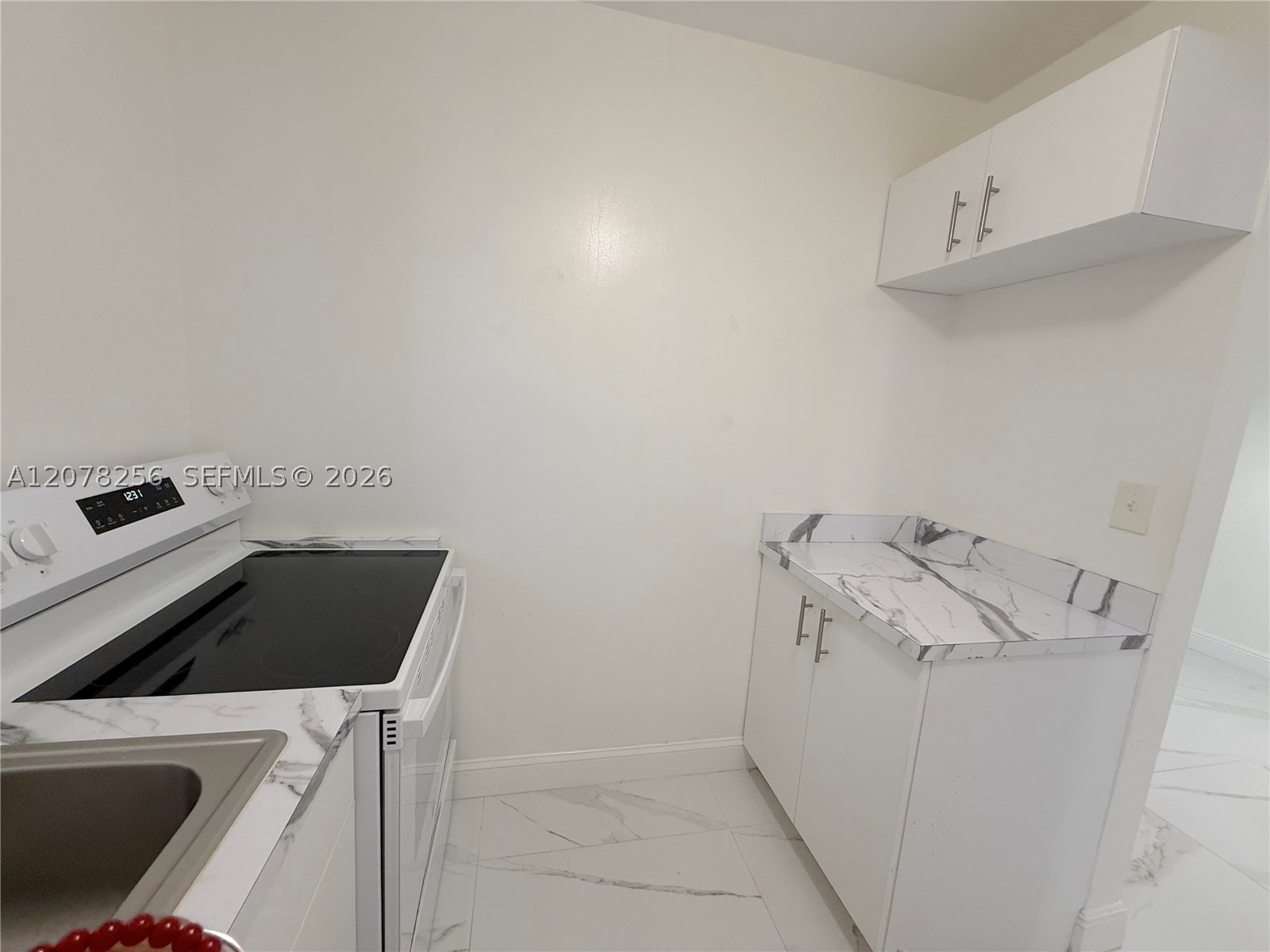 536 Euclid Ave 9 Property Photo 8
