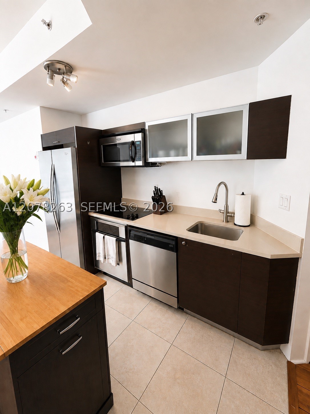 1900 N Bayshore Dr 3005 Property Photo 3