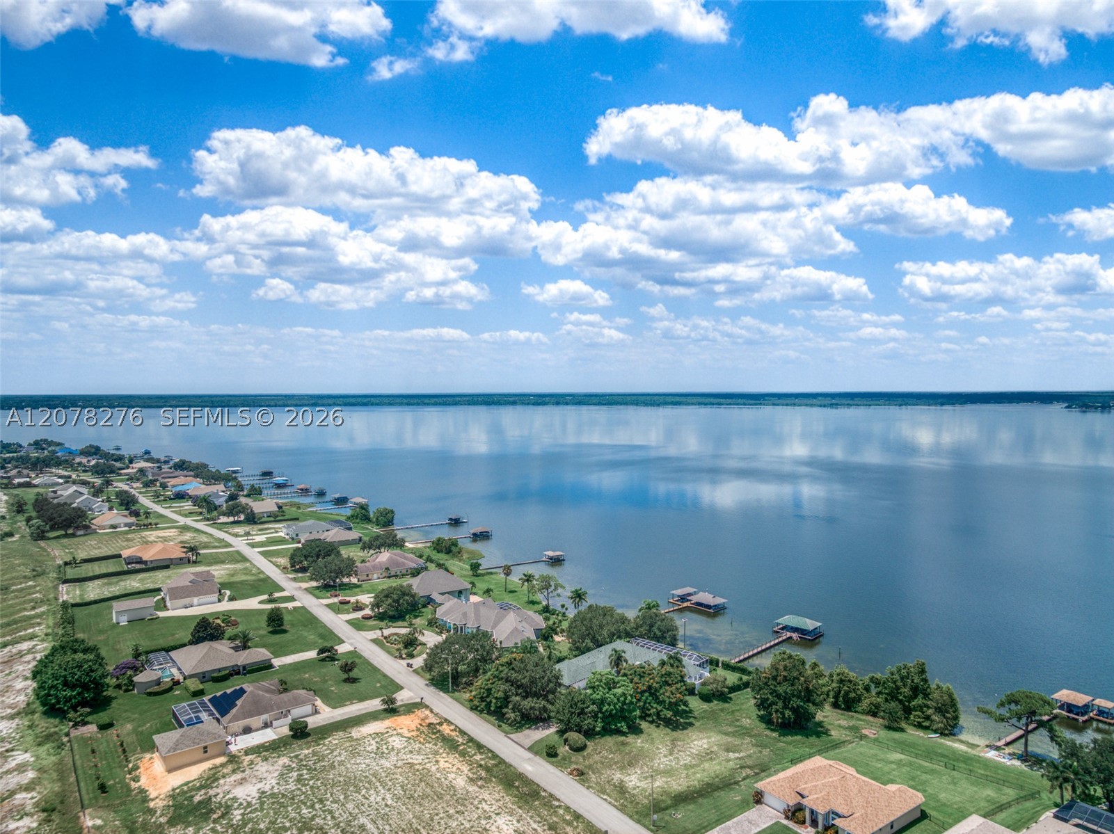 135 Sunset Pointe Blvd Property Photo 3