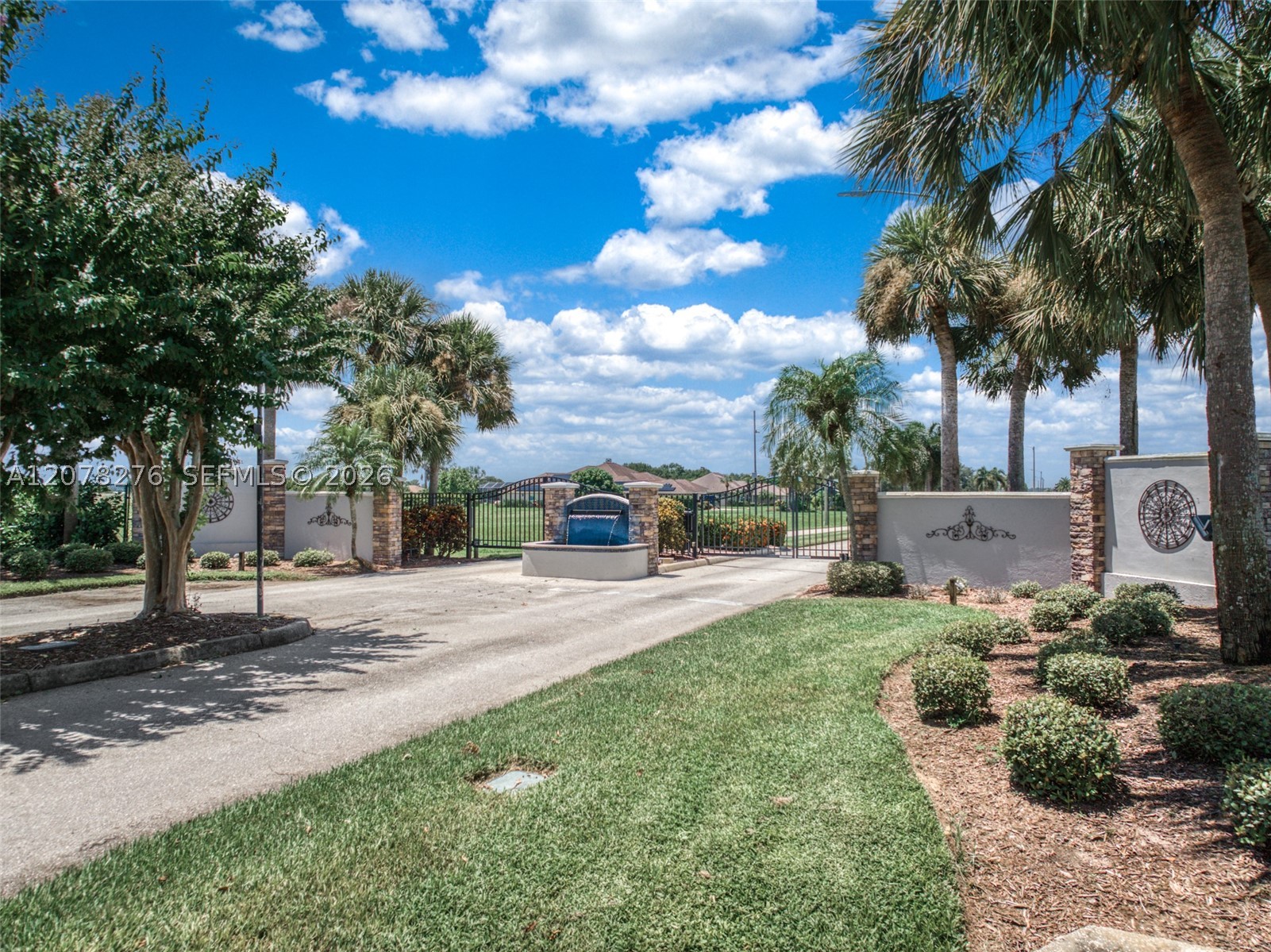 135 Sunset Pointe Blvd Property Photo 23