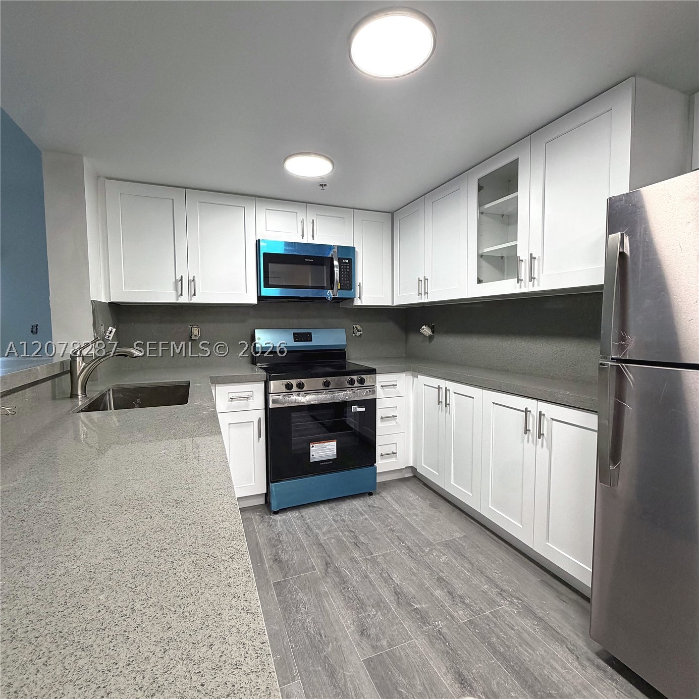 120 S Douglas Rd 405 Property Photo 3