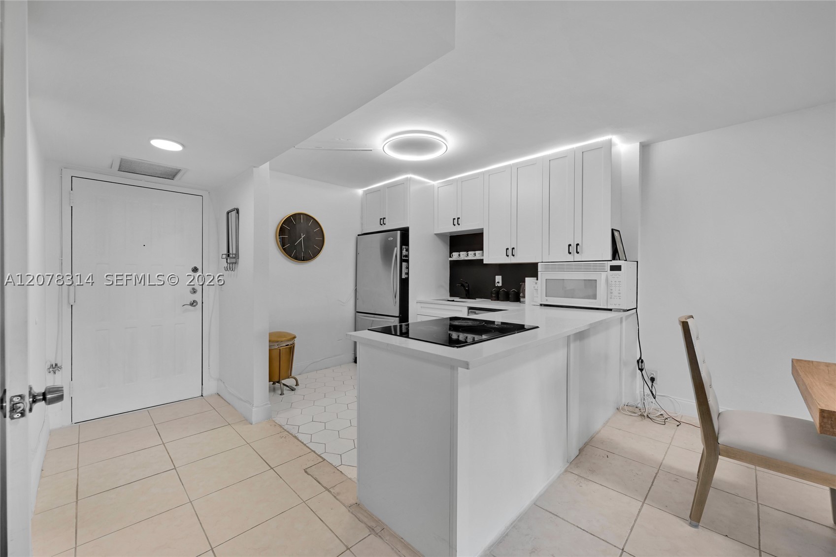 400 Leslie Dr 605 Property Photo 1