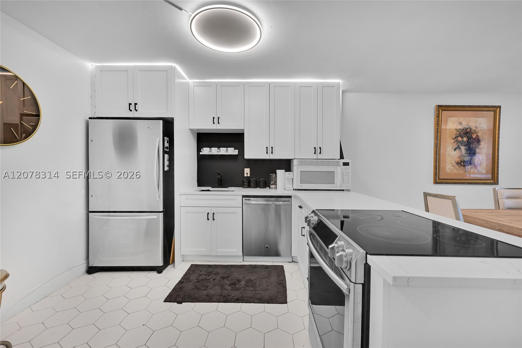 400 Leslie Dr 605 Property Photo 4