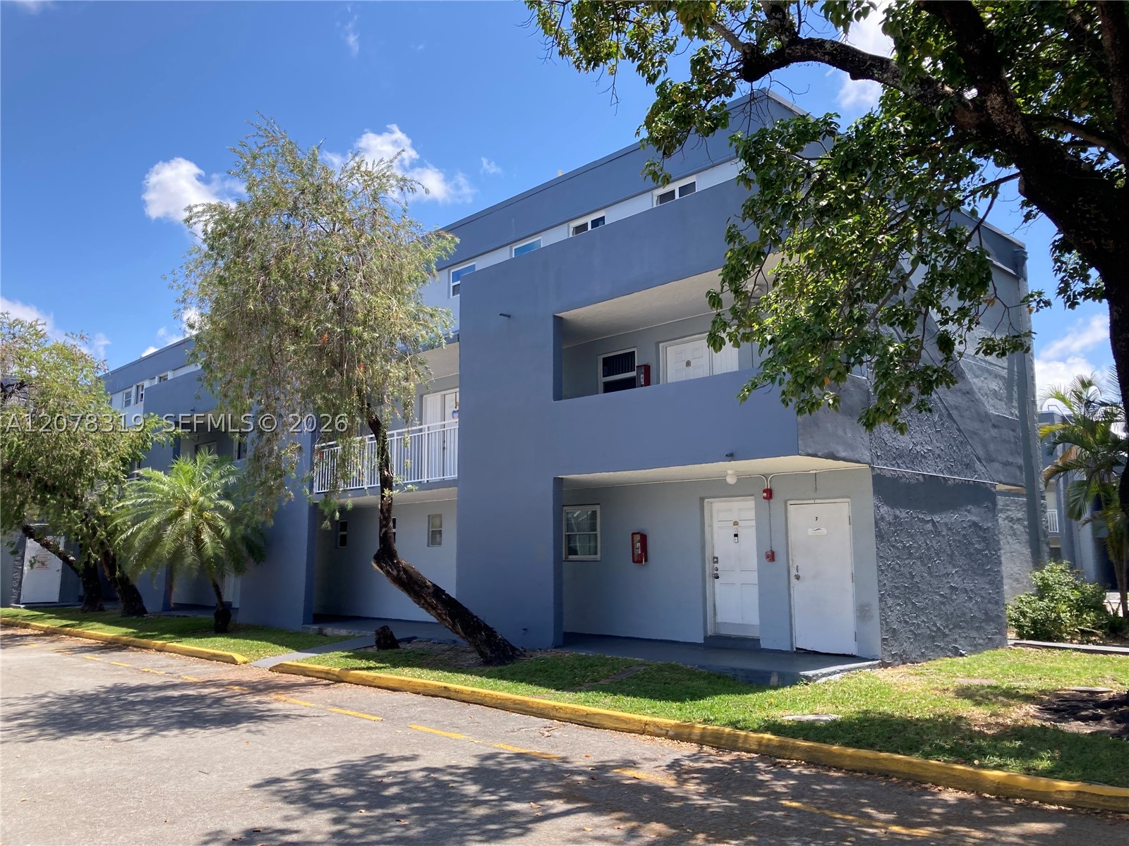 A12078319 Property Photo 3