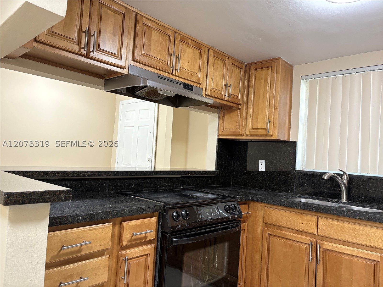 A12078319 Property Photo 5