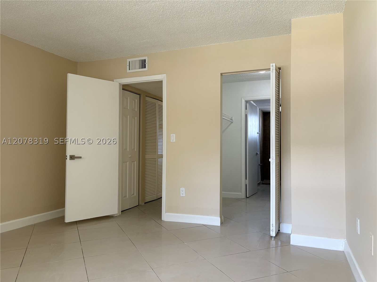 A12078319 Property Photo 14