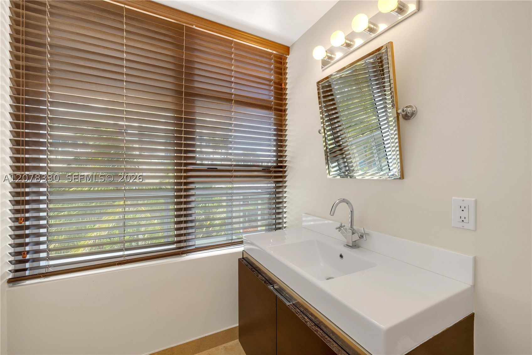 3739 Collins Ave N-302 Property Photo 19