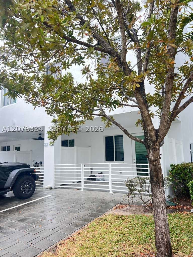 10229 NW 64th Ter 101 Property Photo 1