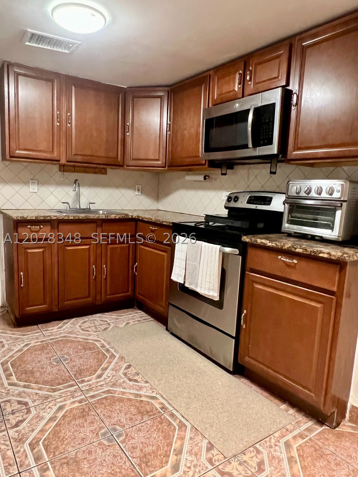 6725 N Miami Ave Property Photo 3