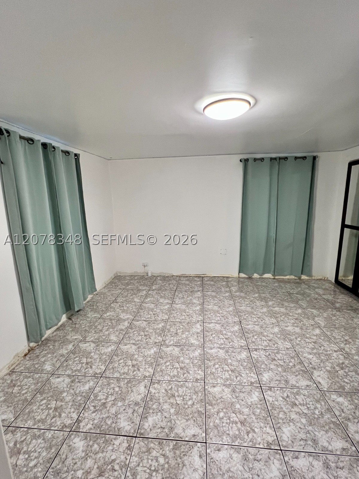 6725 N Miami Ave Property Photo 6