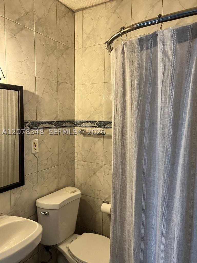 6725 N Miami Ave Property Photo 8