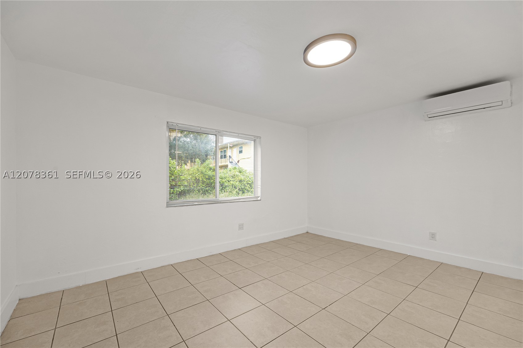 1989 N Glades Dr 8 Property Photo 13