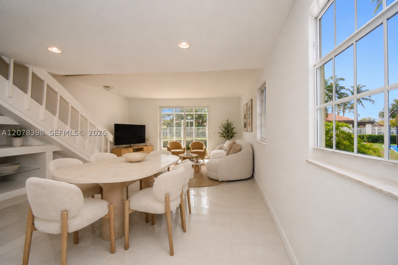 700 Sorrento Dr Property Photo 3