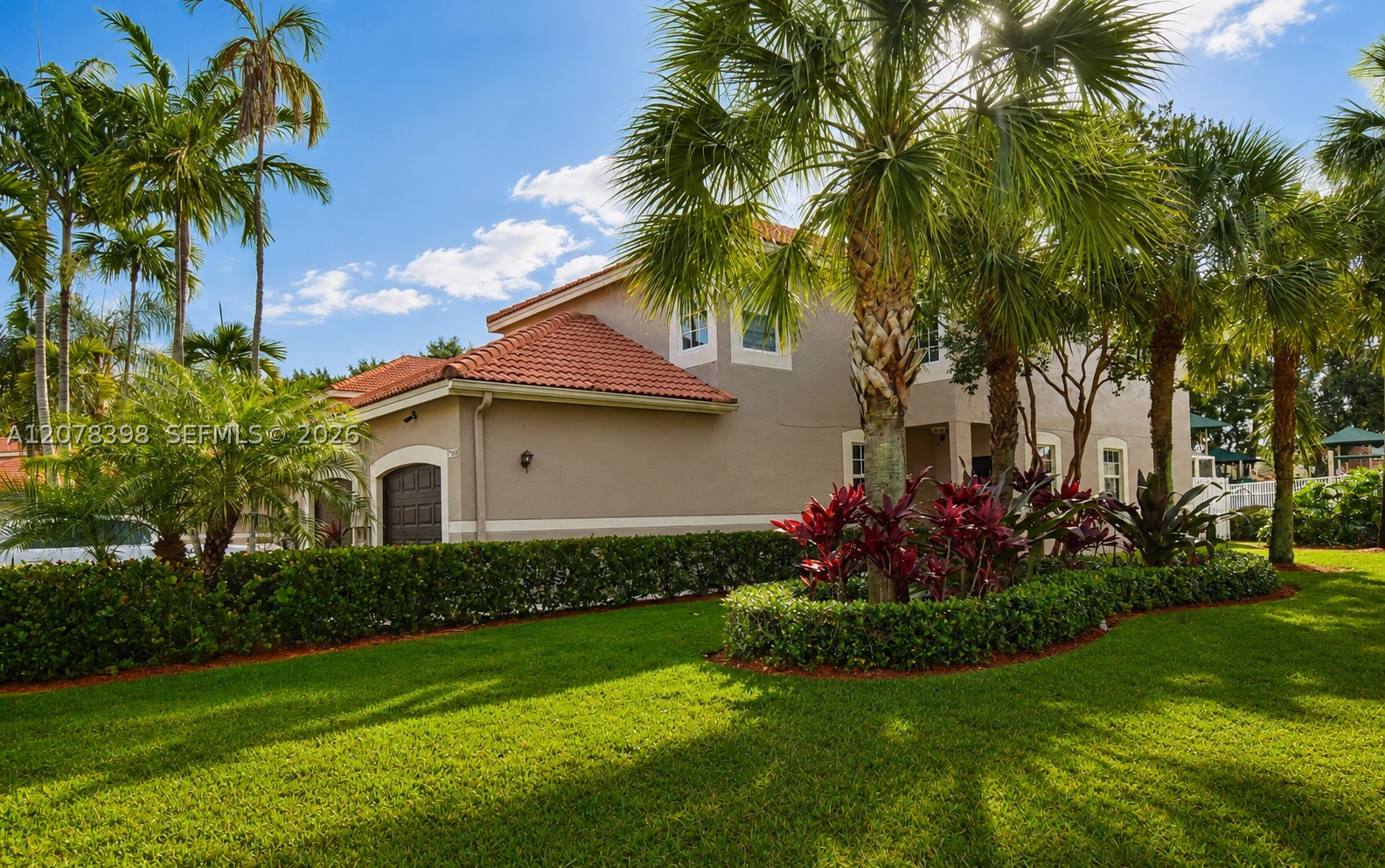 700 Sorrento Dr Property Photo 4