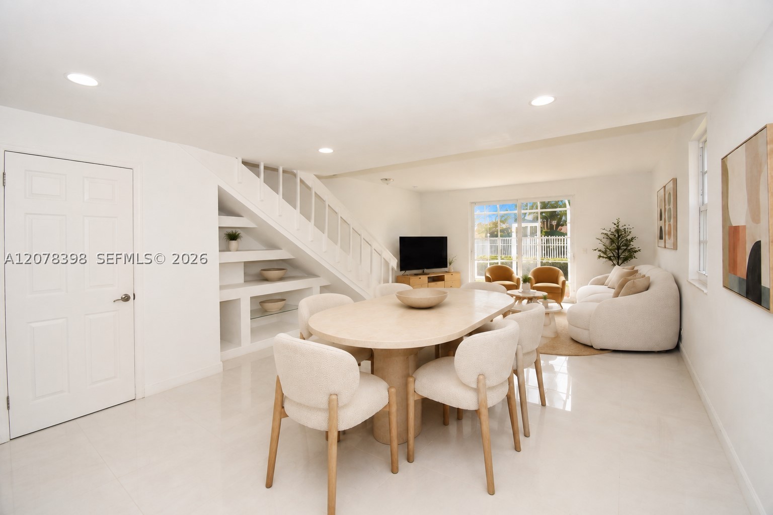 700 Sorrento Dr Property Photo 7