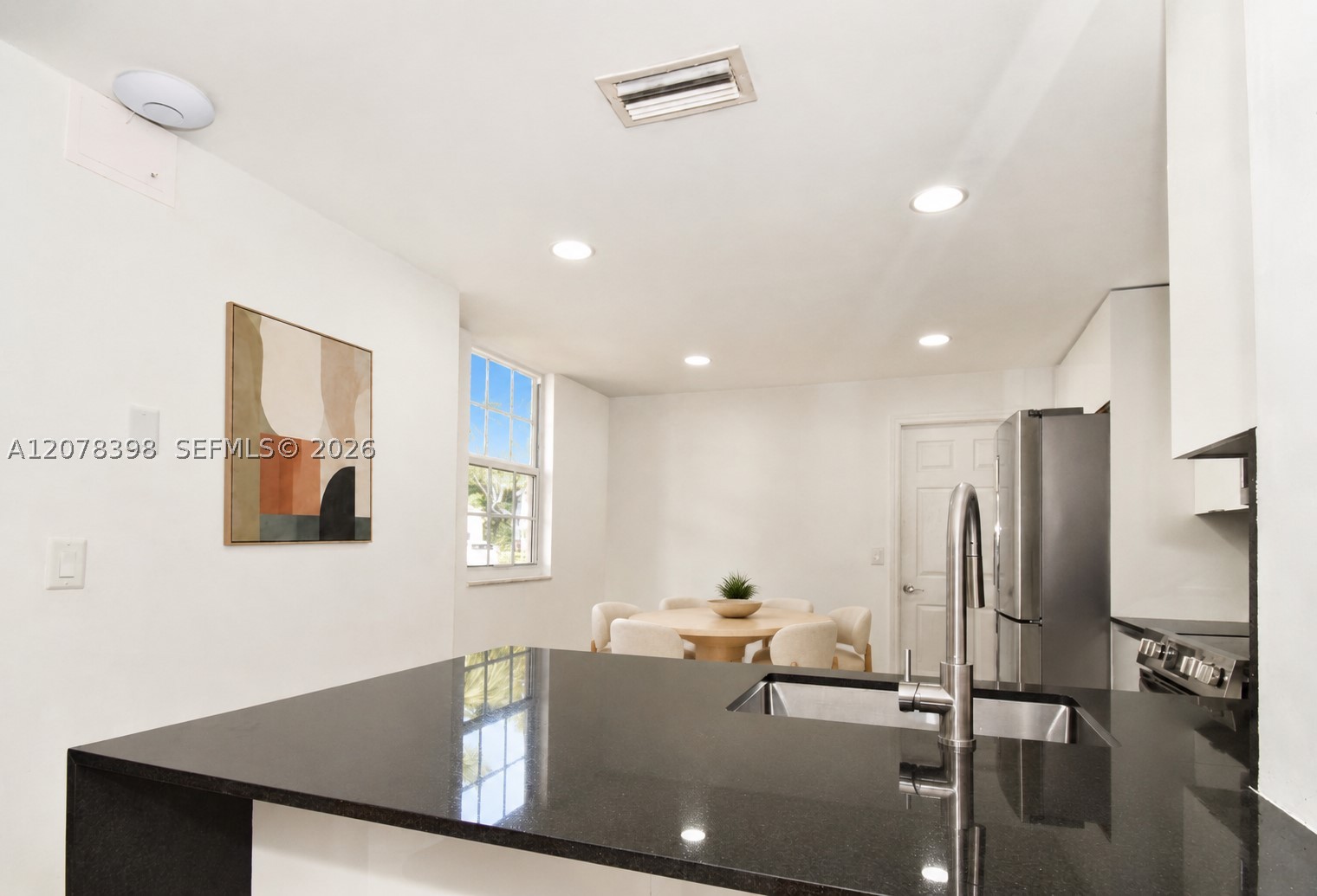 700 Sorrento Dr Property Photo 9