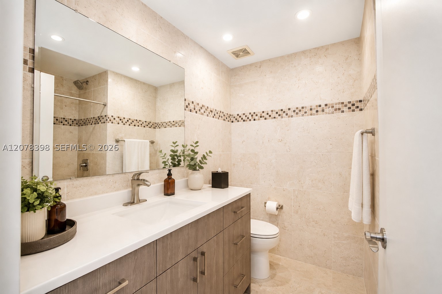 700 Sorrento Dr Property Photo 14