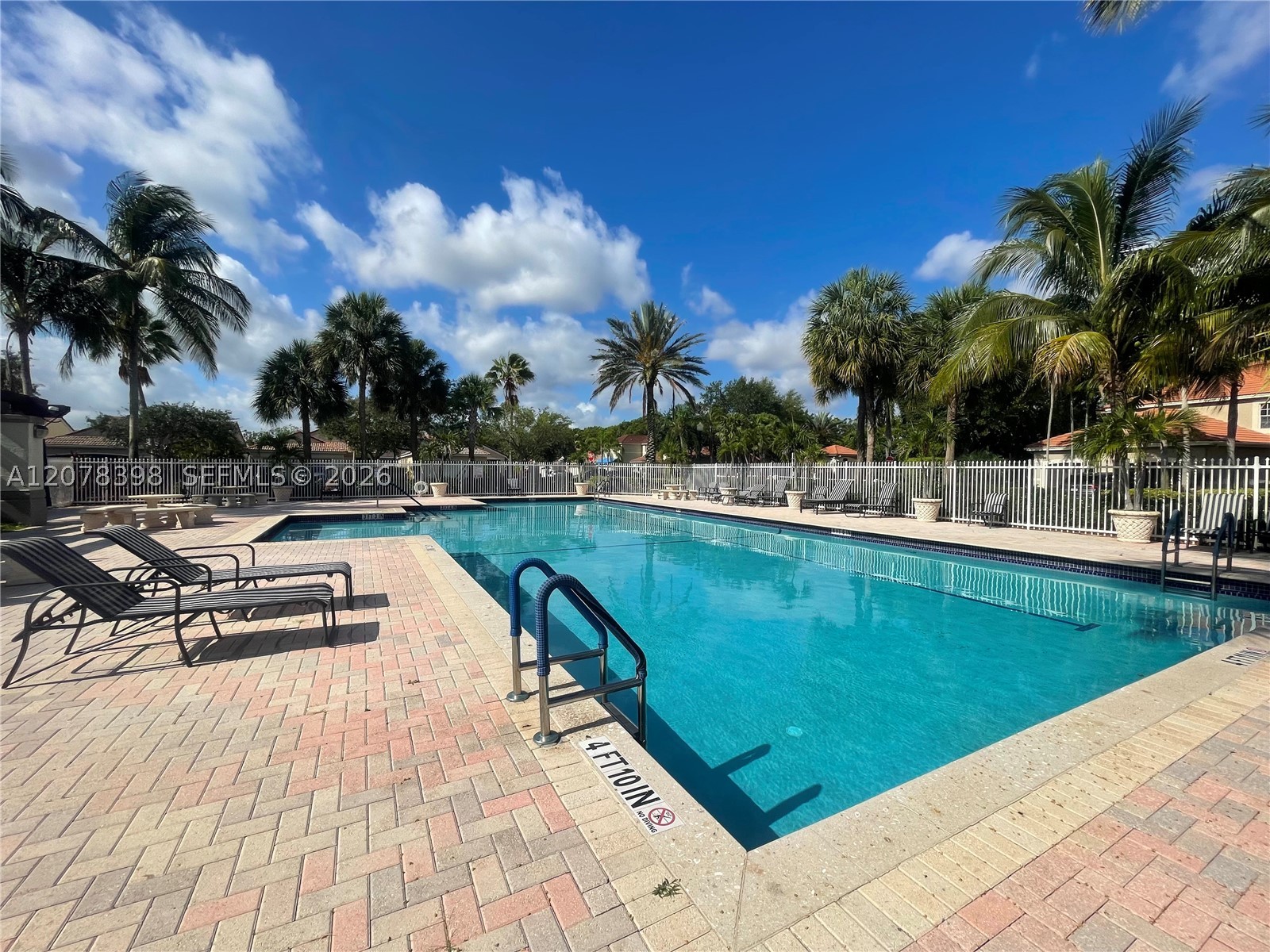 700 Sorrento Dr Property Photo 32