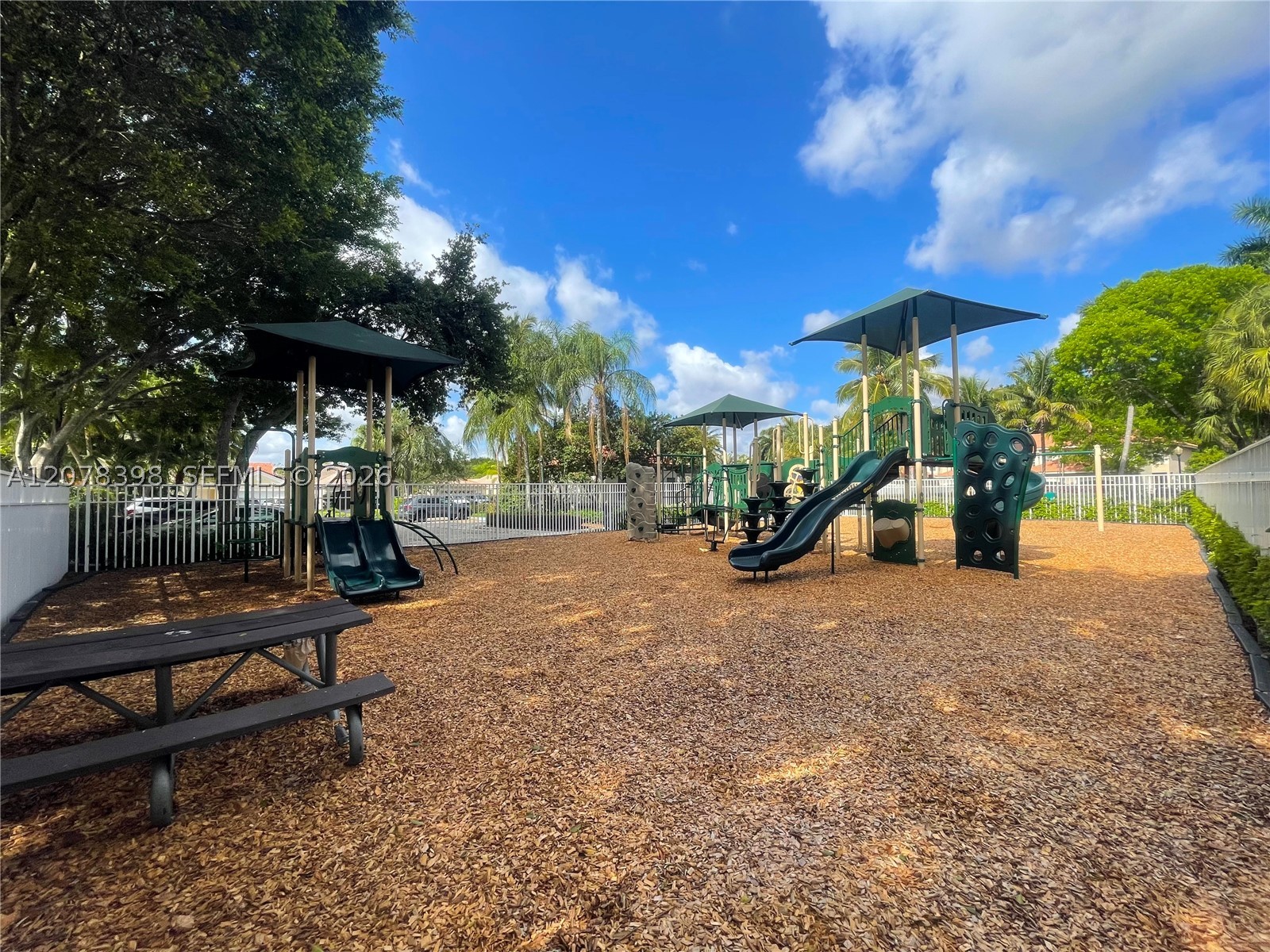 700 Sorrento Dr Property Photo 38