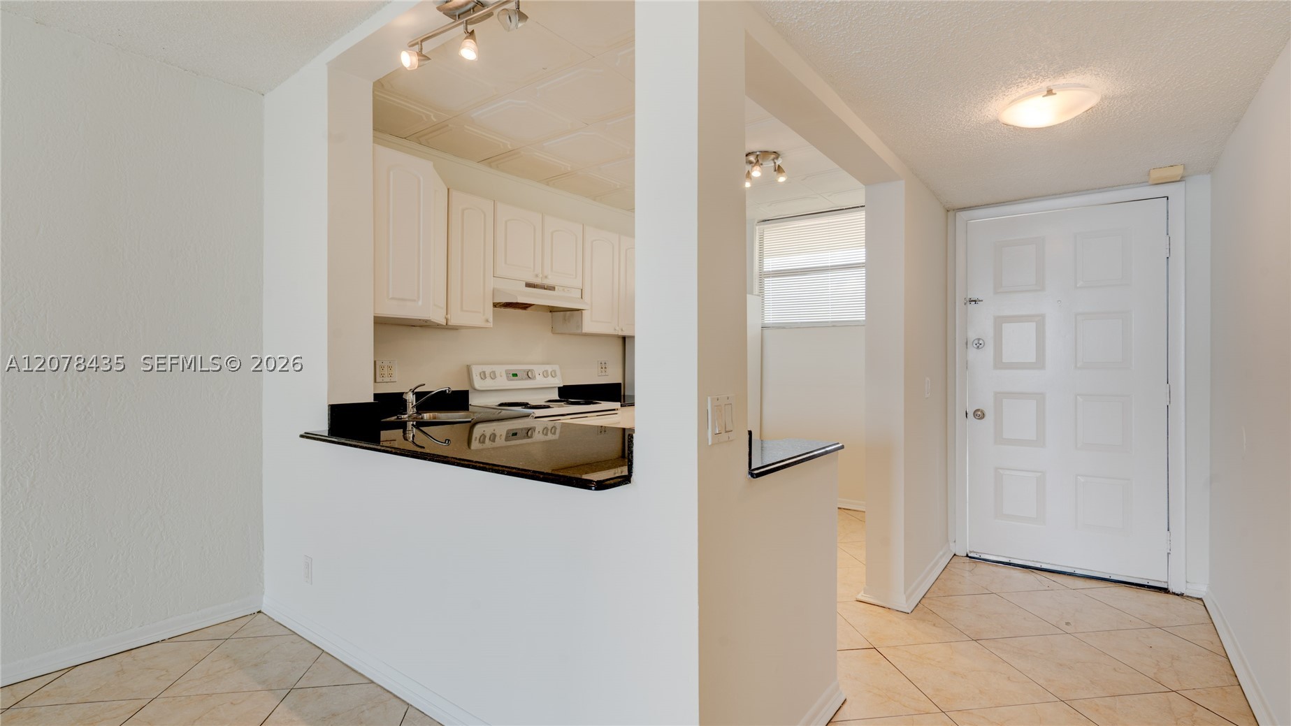 114 Lake Emerald Dr 409 Property Photo 5