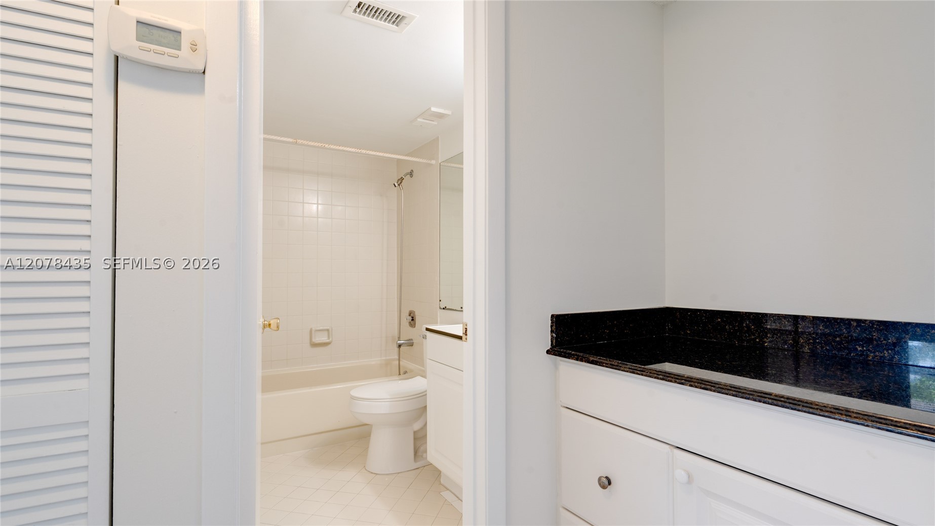 114 Lake Emerald Dr 409 Property Photo 12