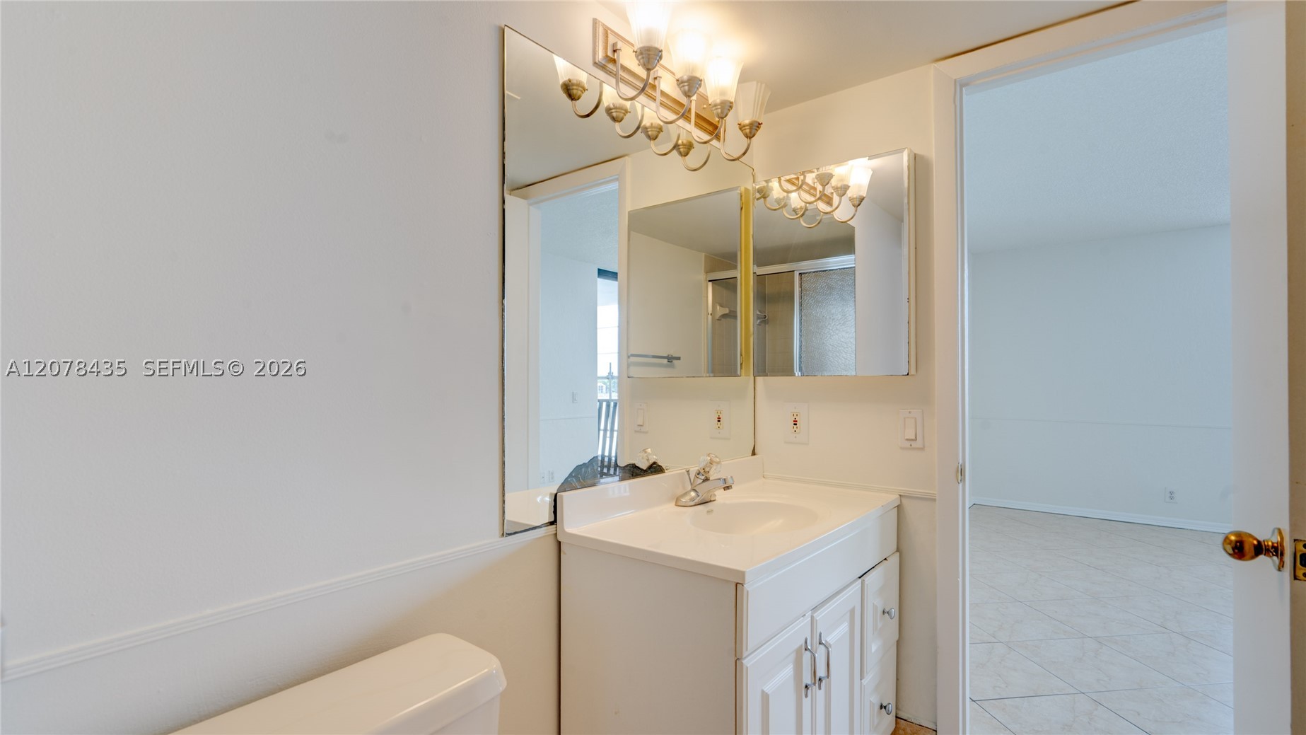 114 Lake Emerald Dr 409 Property Photo 13