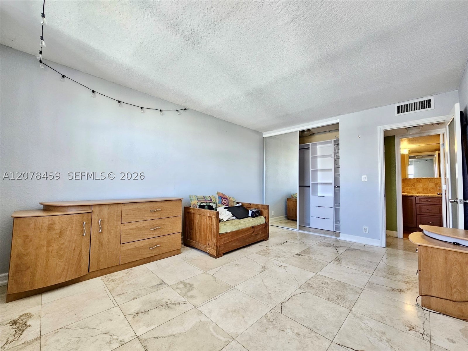 427 Golden Isles Dr 16e Property Photo 14