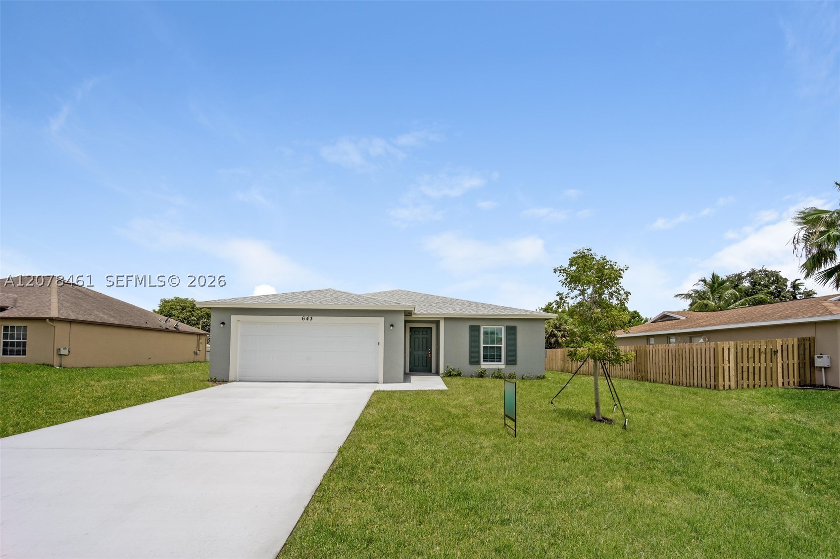 643 SW Sail Ter Property Photo 1