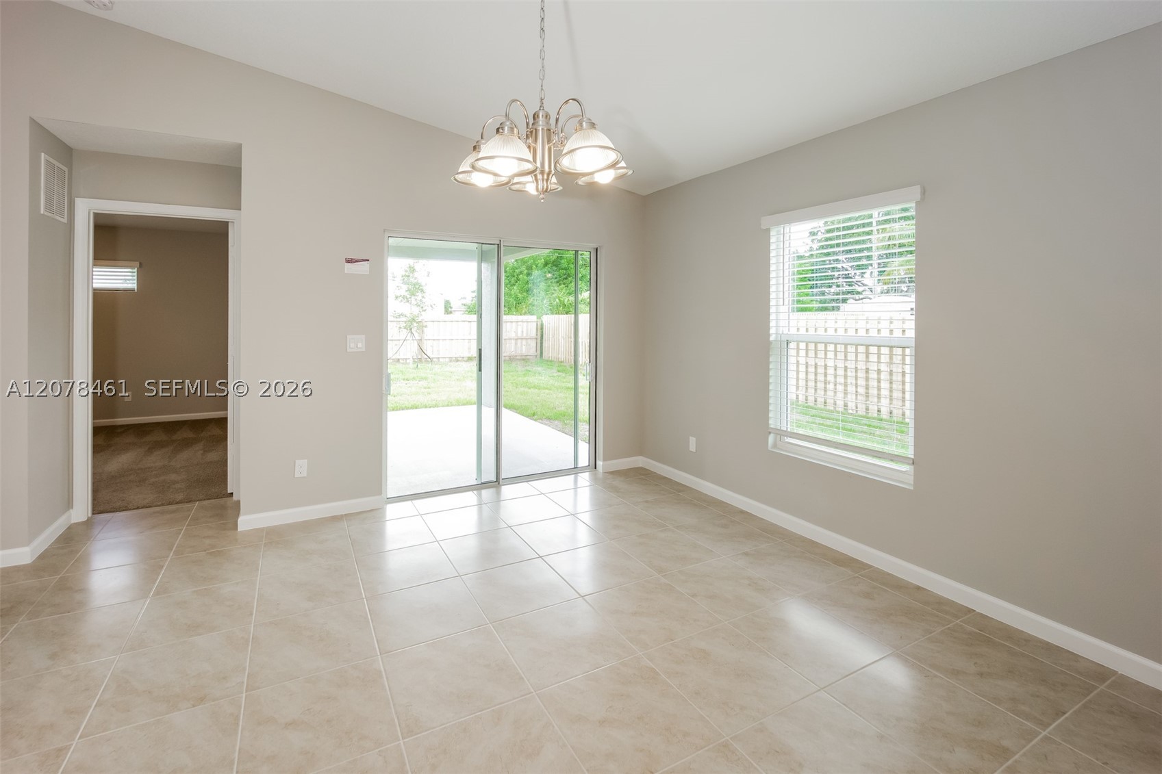 643 Sw Sail Ter Property Photo 4